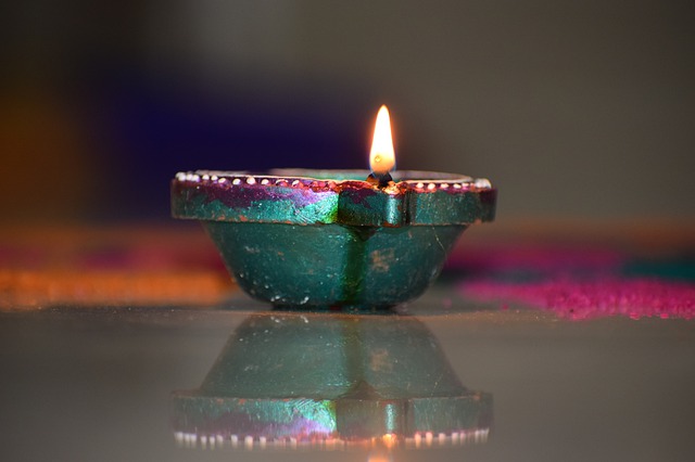 Diwali Diya Deepawali Deepavali  - balouriarajesh / Pixabay